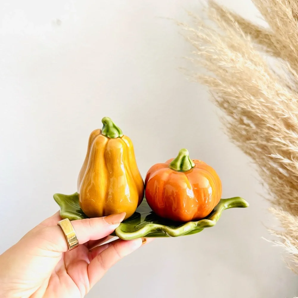 VINTAGE ANTHROPOLOGIE Gold Yellow Orange Pumpkin Squash Salt Pepper Shaker Plate